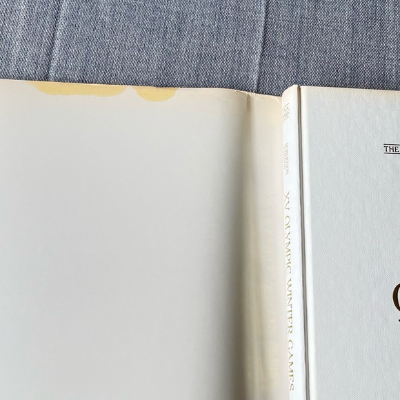 XV Olympic Winter Games in Calgary The Official Commemorative Book February 1988 - Picture 2 of 15